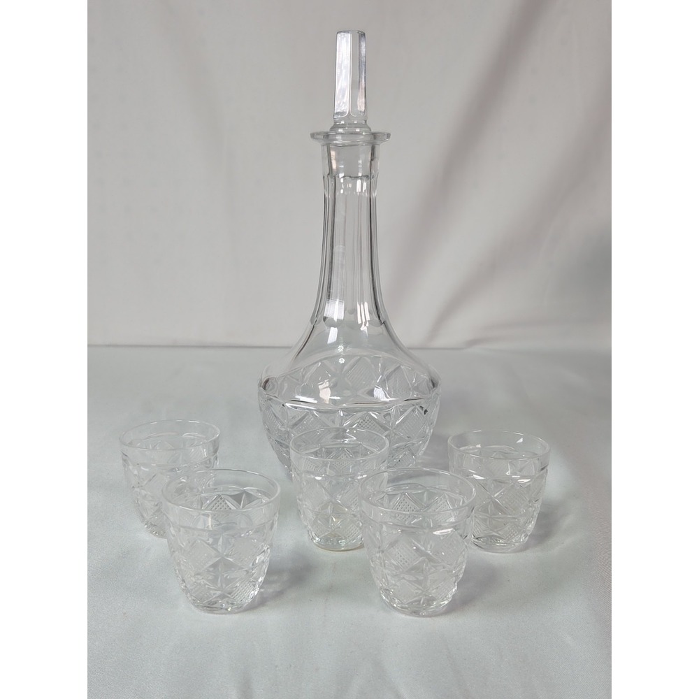 Lead Crystal Decanter with 5 Shot Glasses Diamond Patterned‎